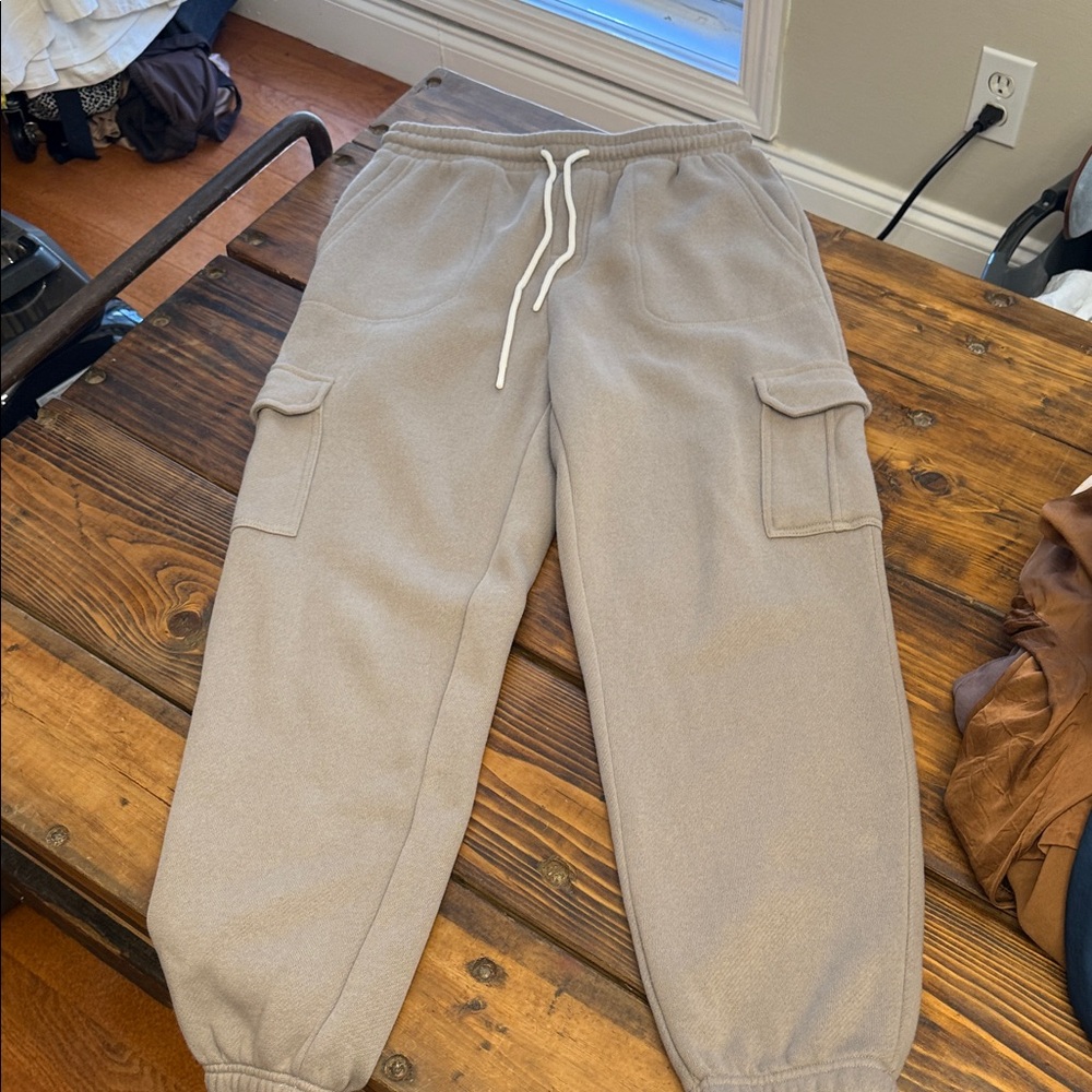 Z Supply Stadium Cargo Jogger Pants in Taupe  Size small. Like new.